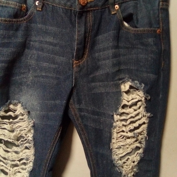 PROJECT eighteen ripped blue jeans. Size 9. (32X29.5) - Picture 8 of 14